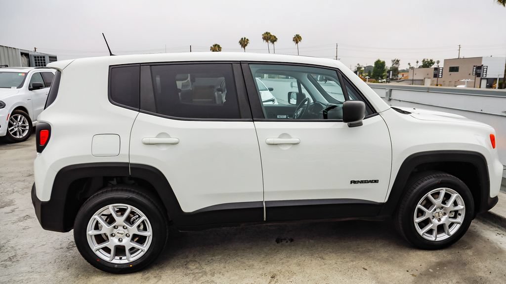 Used 2023 Jeep Renegade Latitude AWD/4WD image 13