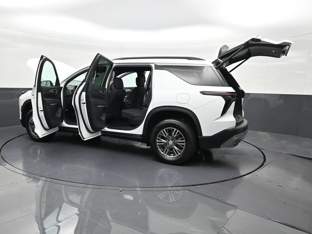Used 2025 Chevrolet Traverse LT FWD image 36