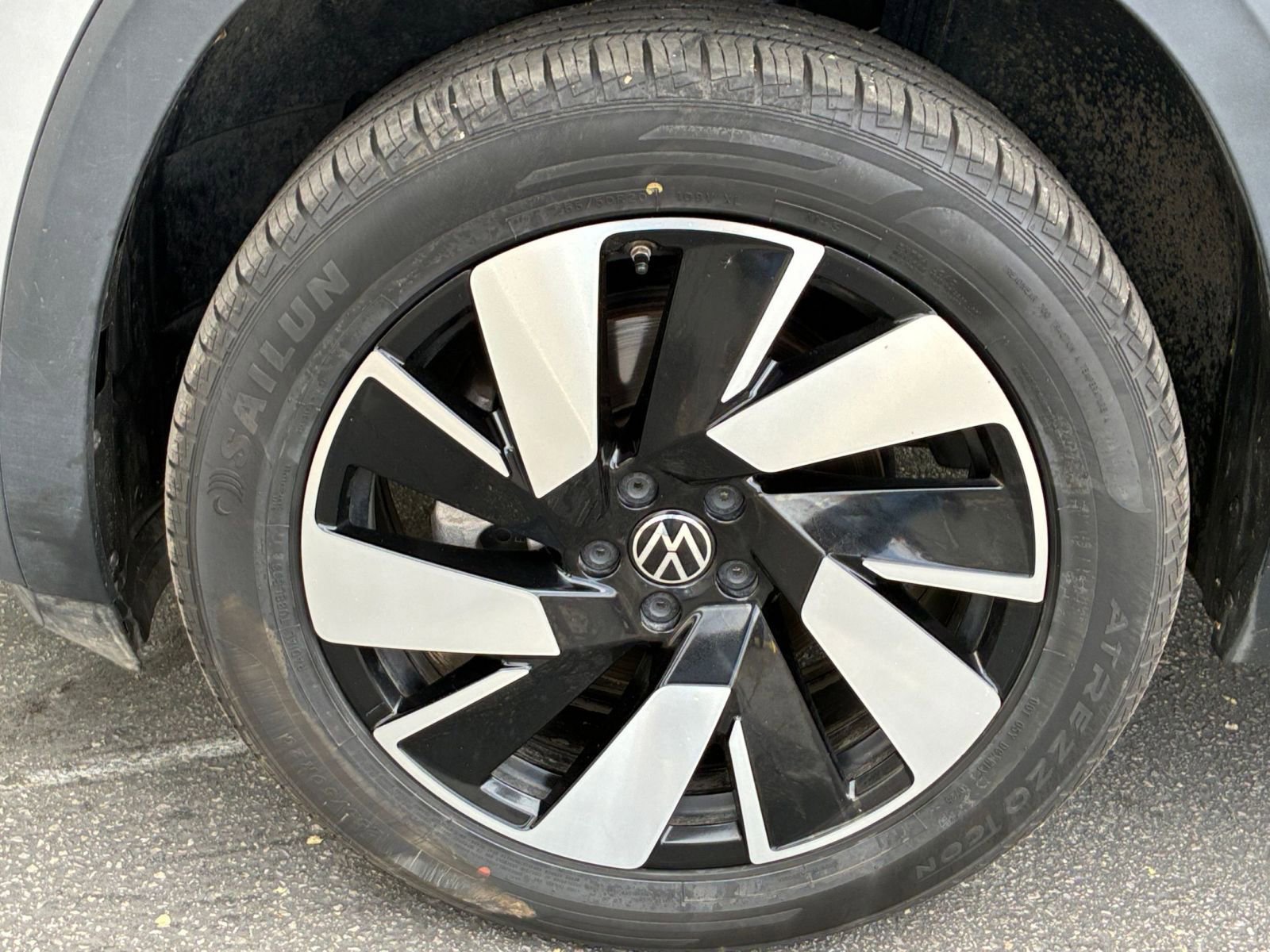 Used 2025 Volkswagen Atlas Cross Sport SE image 32