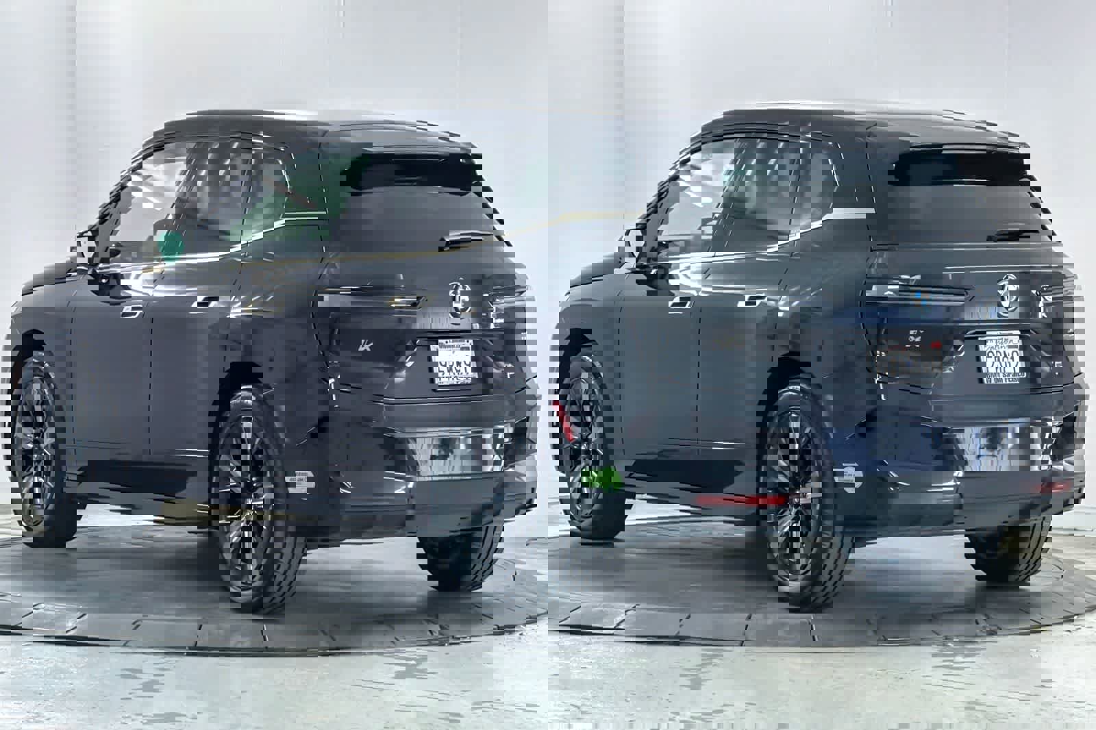 Used 2023 BMW iX xDrive50 w/ Sport Package image 6