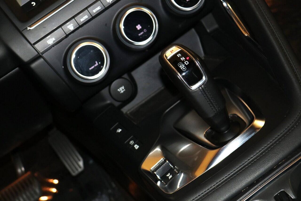 Used 2020 Jaguar E-PACE SE AWD/4WD image 40