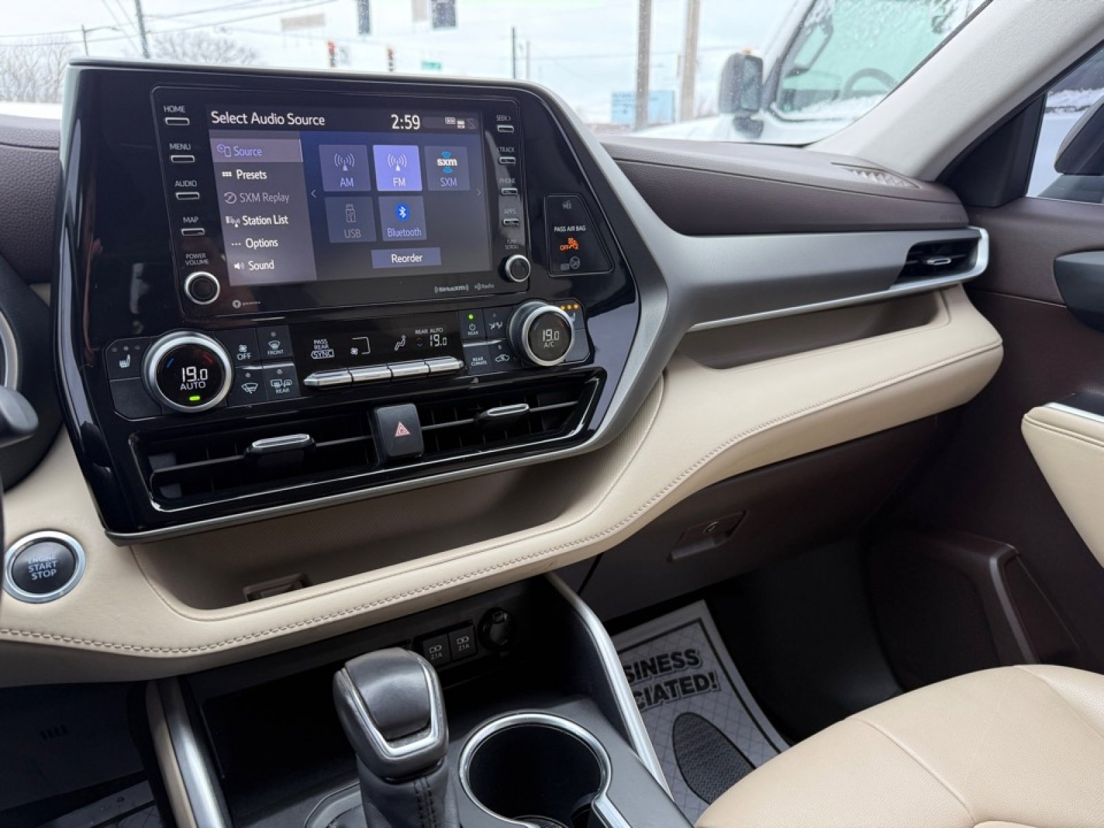 Used 2020 Toyota Highlander XLE image 33