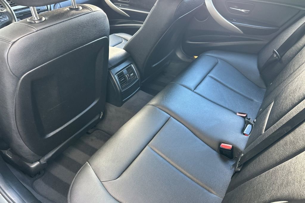 Used 2017 BMW 320i Sedan RWD image 12