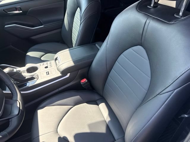 Used 2025 Toyota Highlander XLE FWD image 26