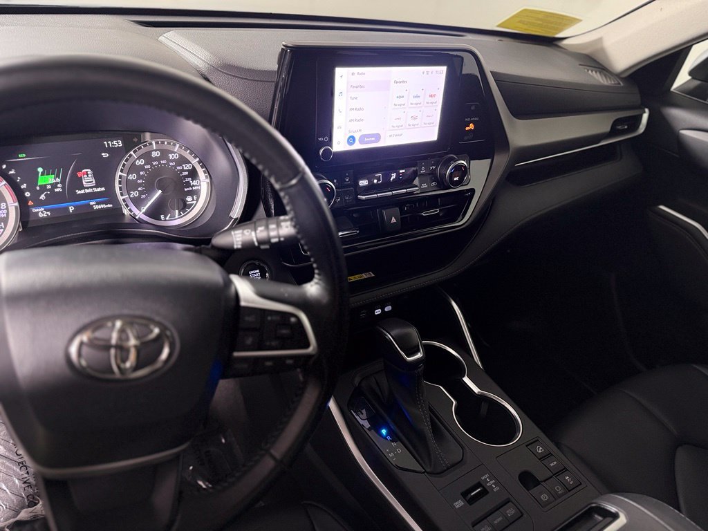 Used 2023 Toyota Highlander XLE AWD/4WD image 17