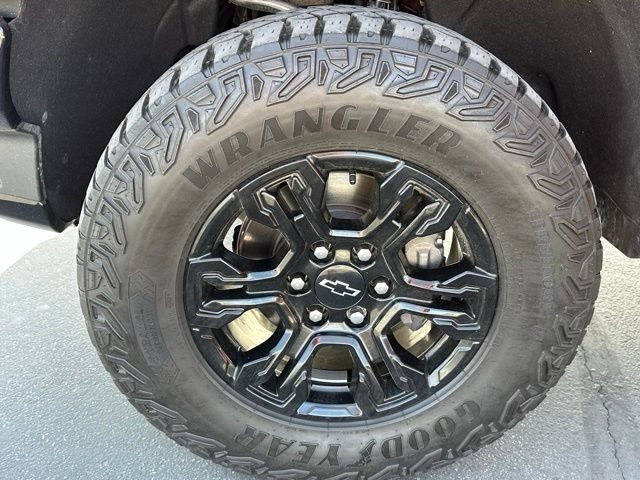 Used 2024 Chevrolet Silverado 1500 ZR2 w/ Technology Package AWD/4WD image 32