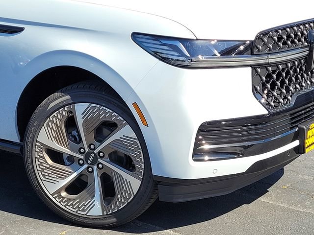 New 2026 Lincoln Navigator L Black Label AWD/4WD image 9