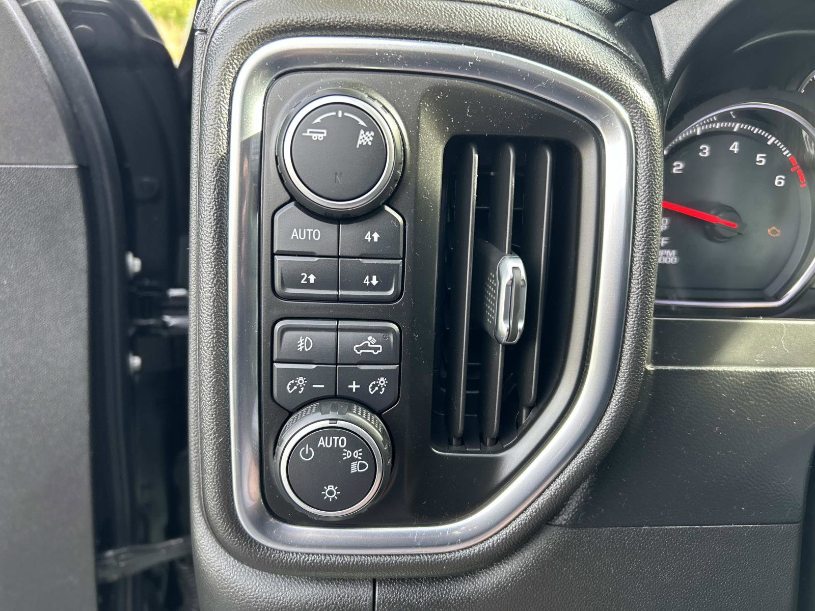 Used 2019 Chevrolet Silverado 1500 RST w/ Z71 Off-Road Package image 27