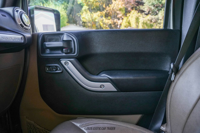 Used 2016 Jeep Wrangler Unlimited Rubicon w/ Connectivity Group image 45