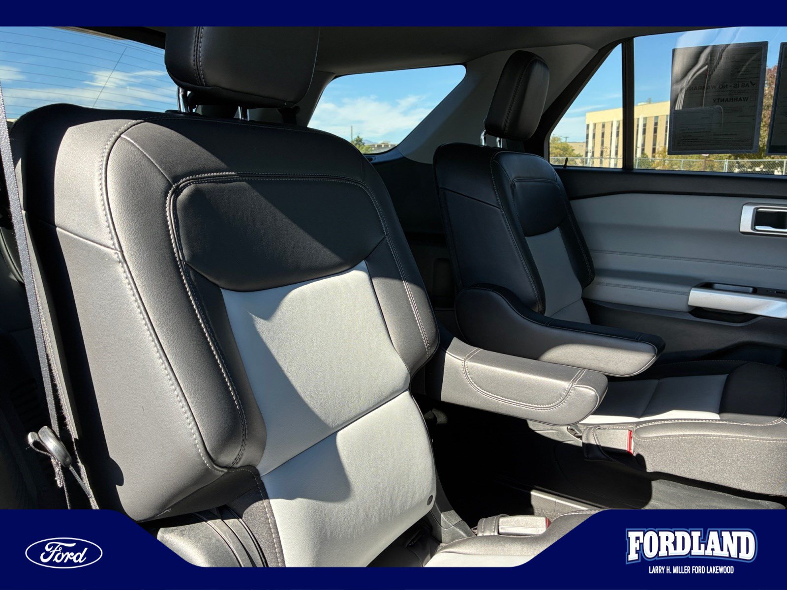 Used 2023 Ford Explorer XLT w/ Equipment Group 202A AWD/4WD image 18