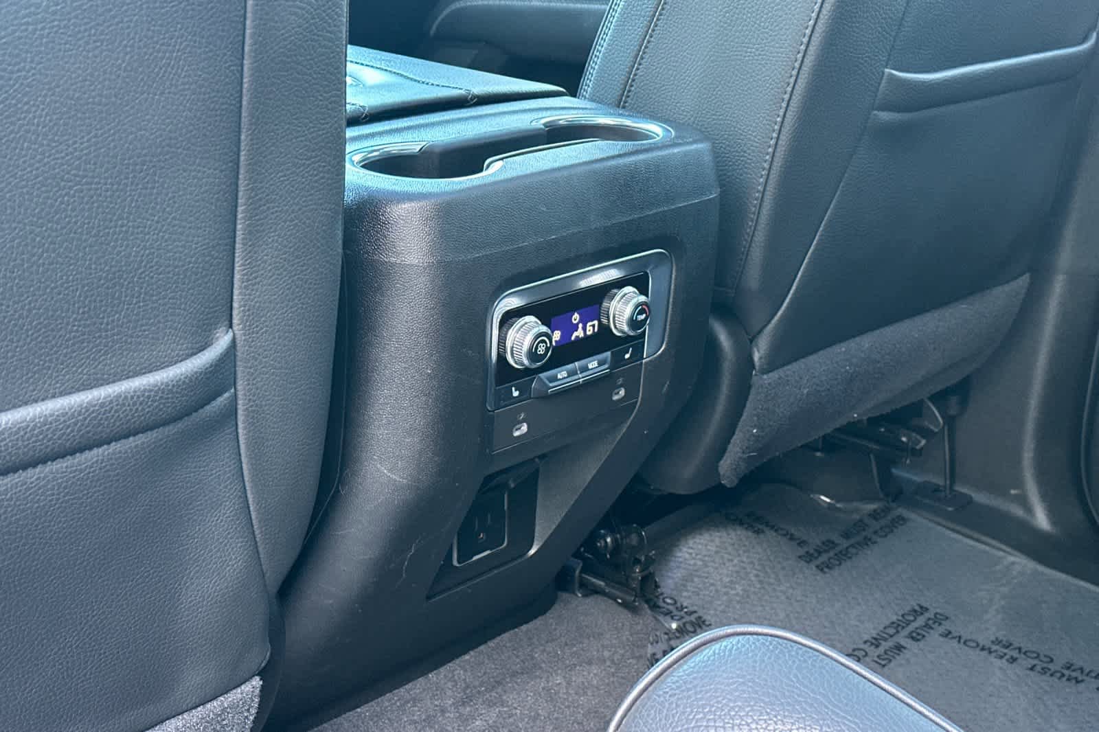Used 2021 GMC Yukon Denali w/ Denali Premium Package image 4