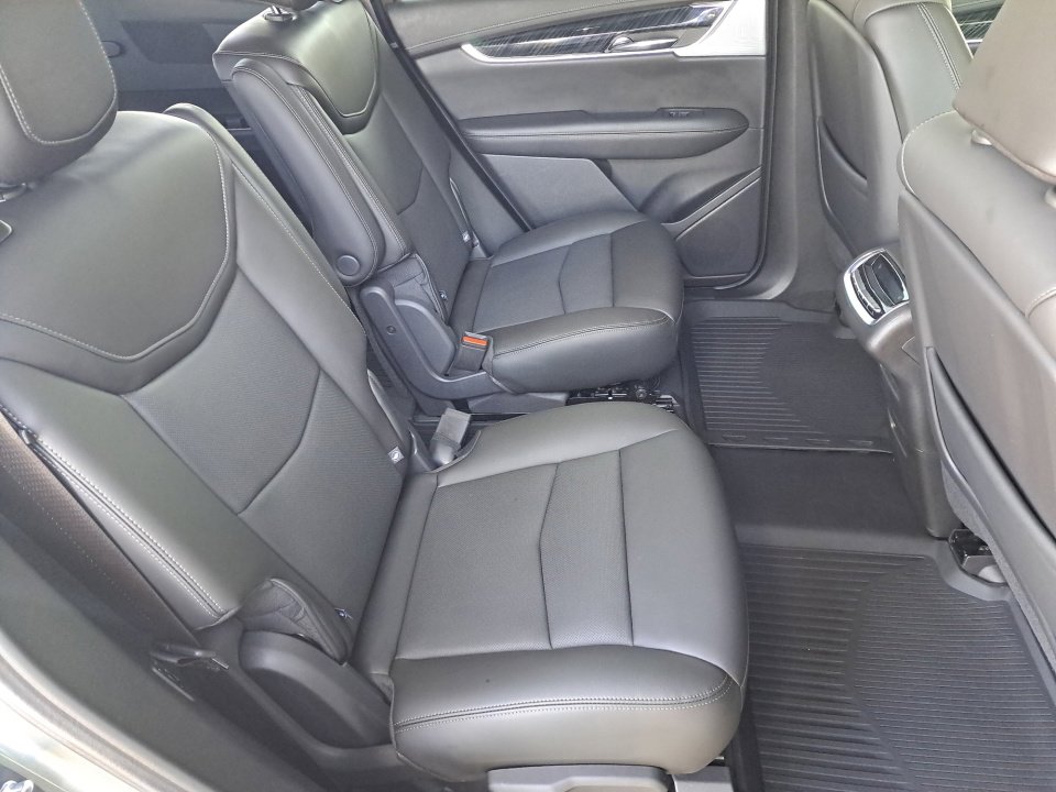 Certified 2024 Cadillac XT6 Premium Luxury w/ Technology Package FWD image 14