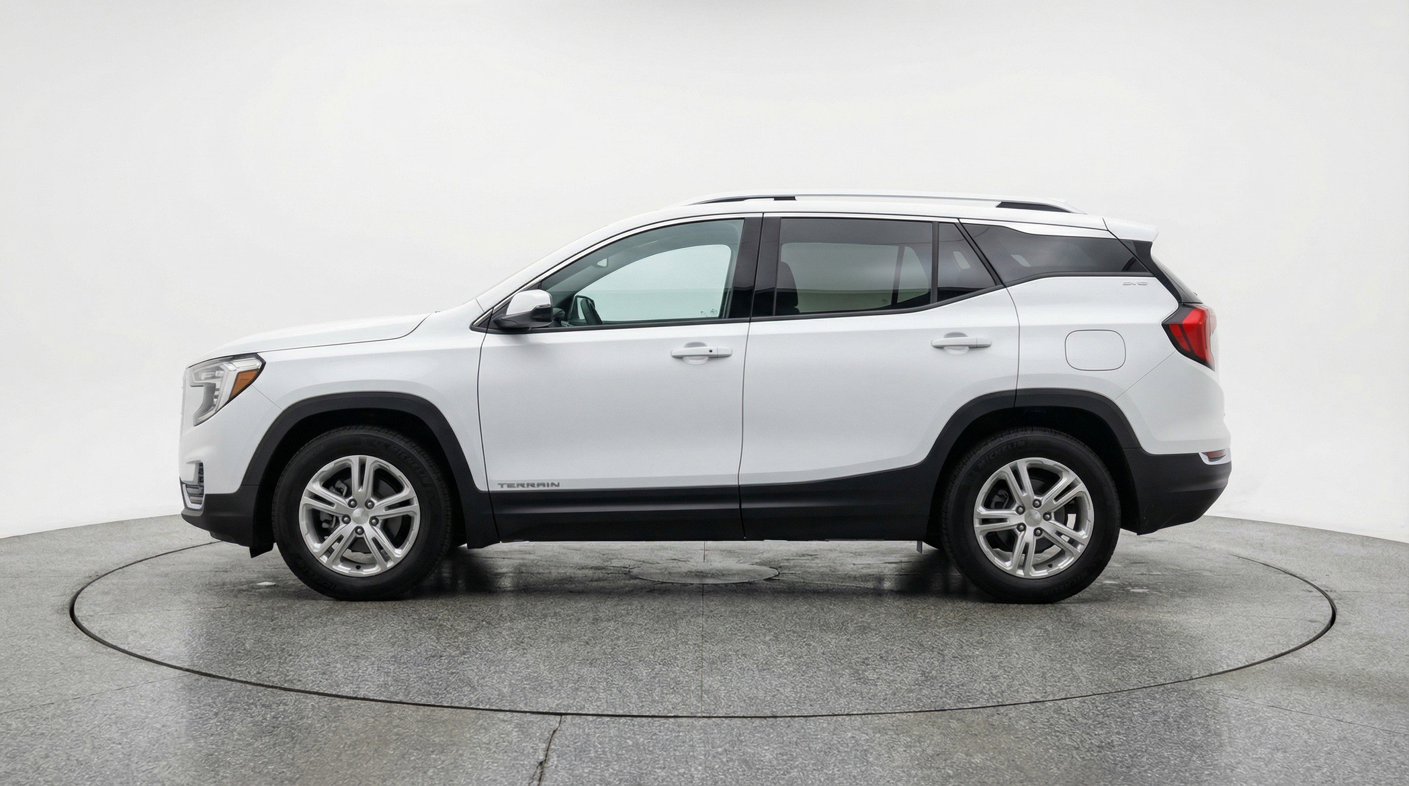 Used 2024 GMC Terrain SLE image 5