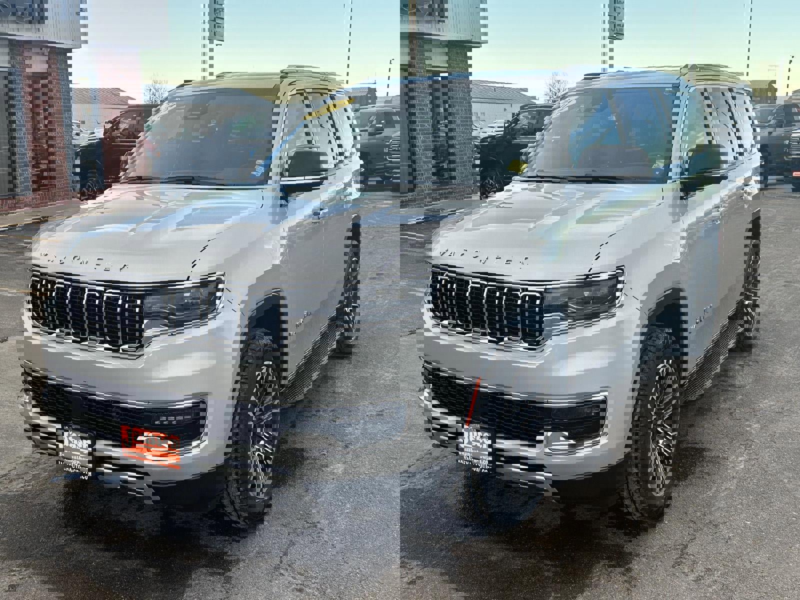 Used 2024 Jeep Wagoneer Series II w/ Flexible Seating Group image 9