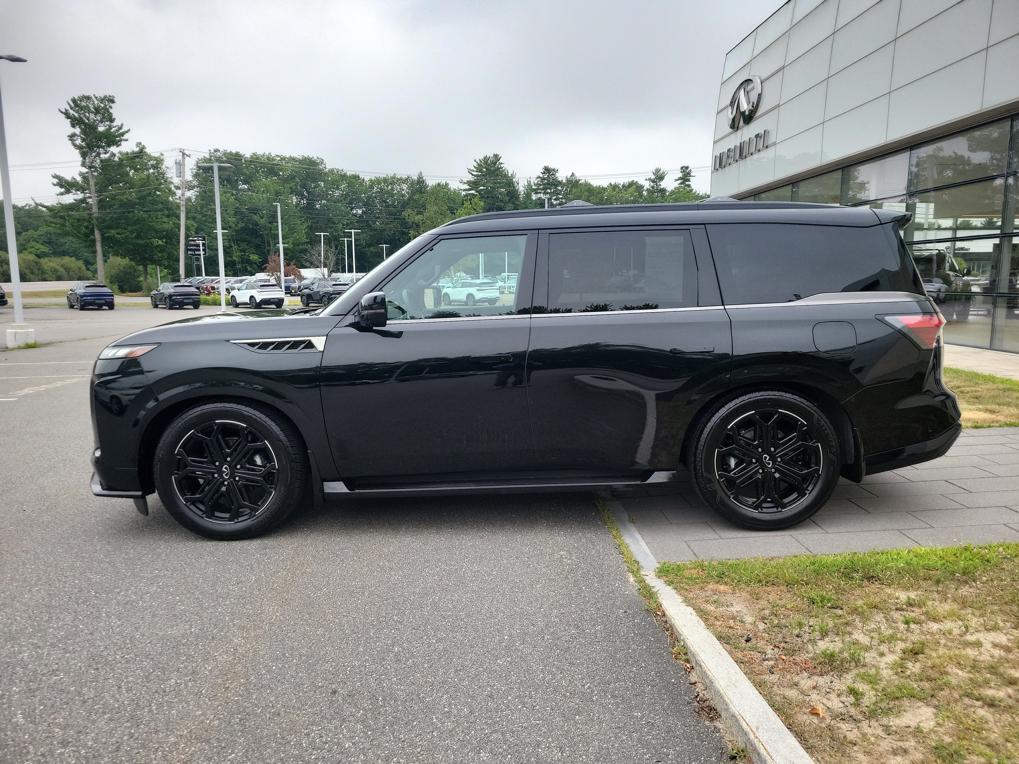 Used 2026 INFINITI QX80 4WD image 2