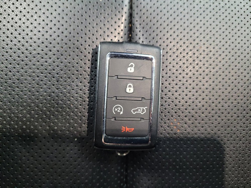 Used 2023 Jeep Grand Cherokee 4WD 4xe w/ Luxury Tech Group II image 32