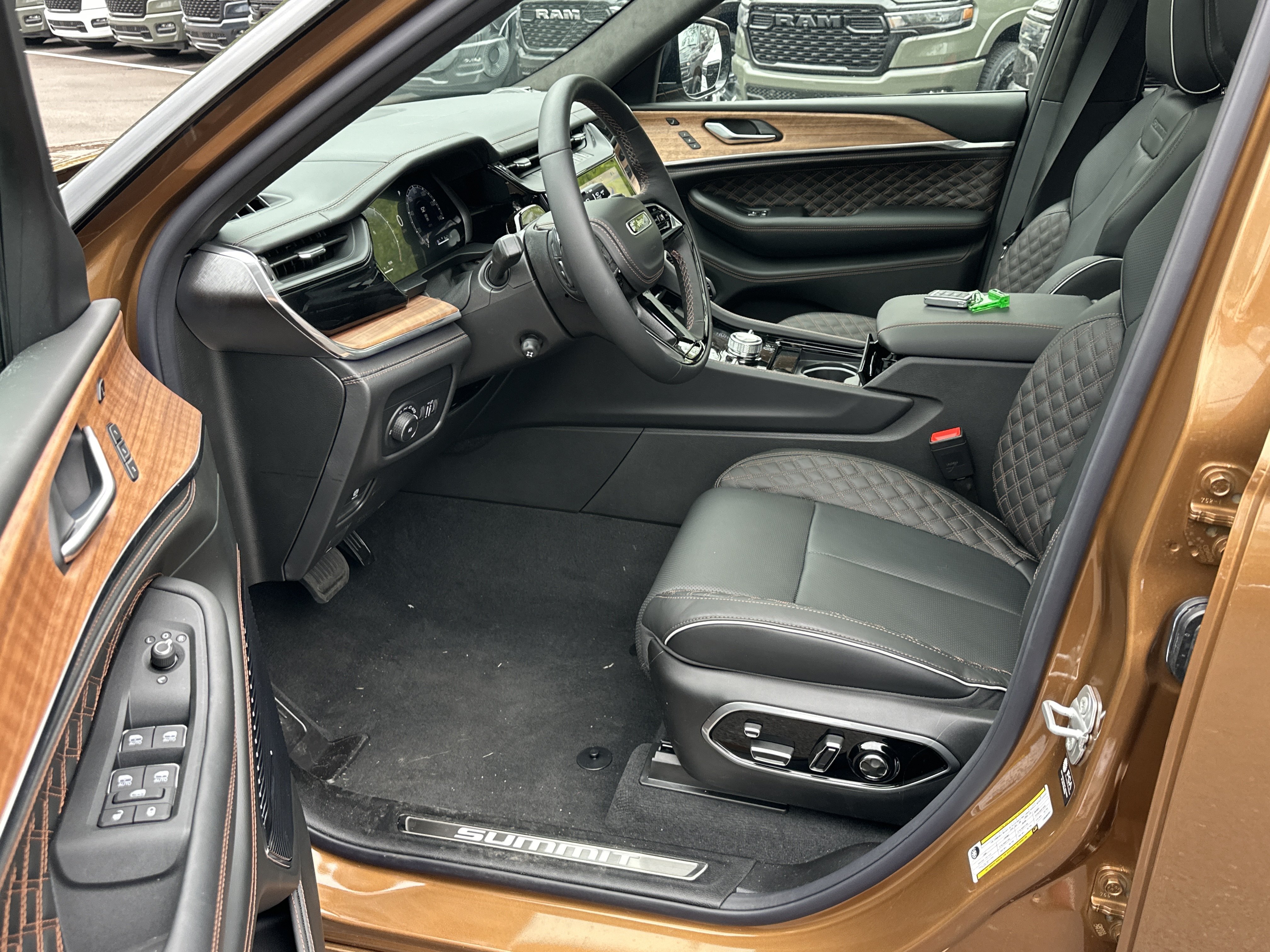 New 2026 Jeep Grand Cherokee Summit w/ Obsidian Package AWD/4WD image 29
