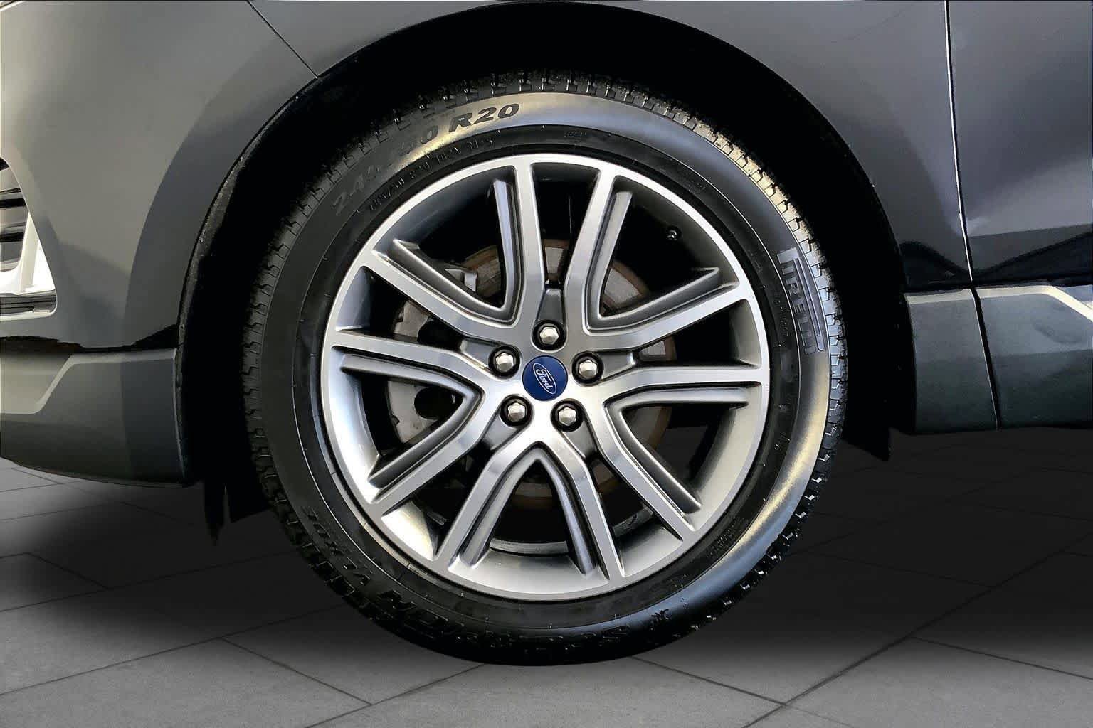 Used 2022 Ford Edge Titanium w/ Equipment Group 301A AWD/4WD image 11