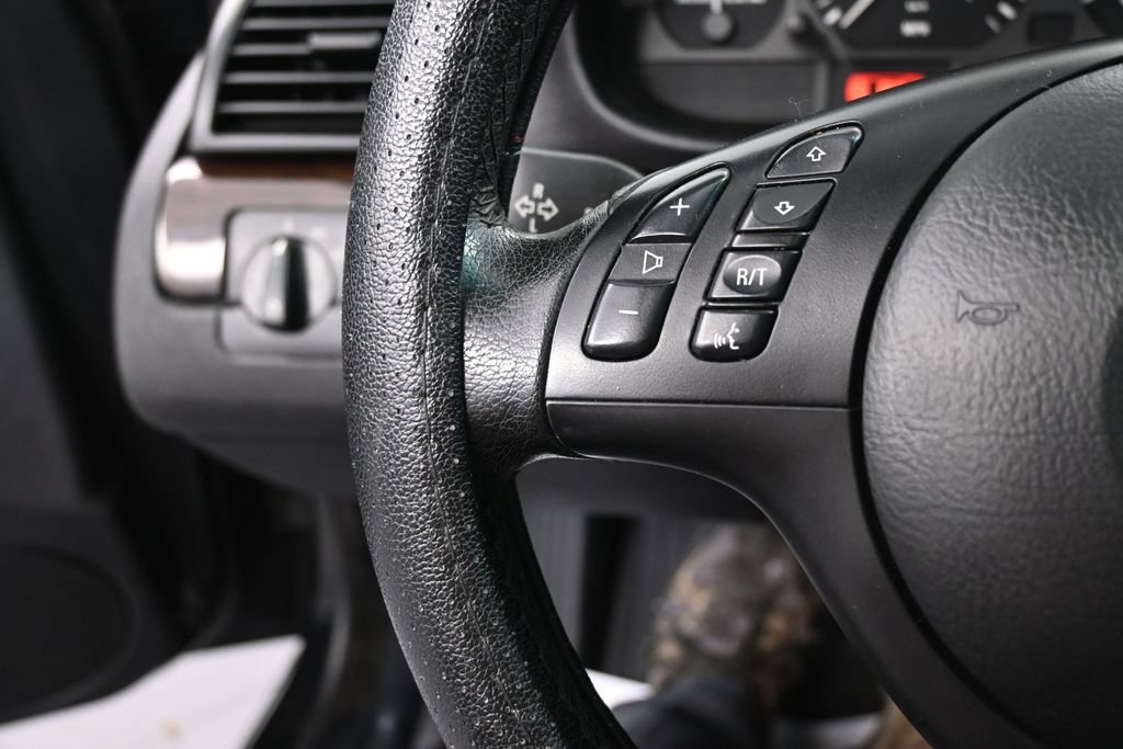 Used 2002 BMW 325i Sedan RWD image 32