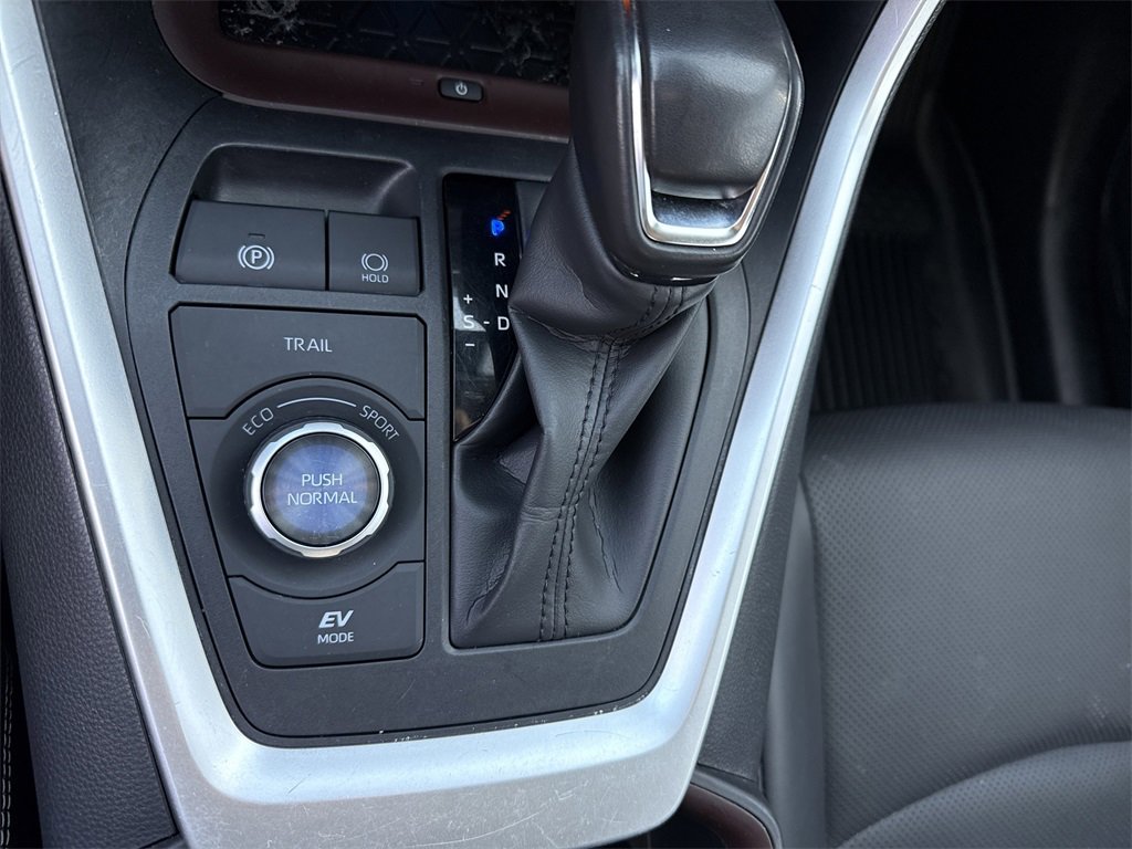 Used 2025 Toyota RAV4 Limited image 29