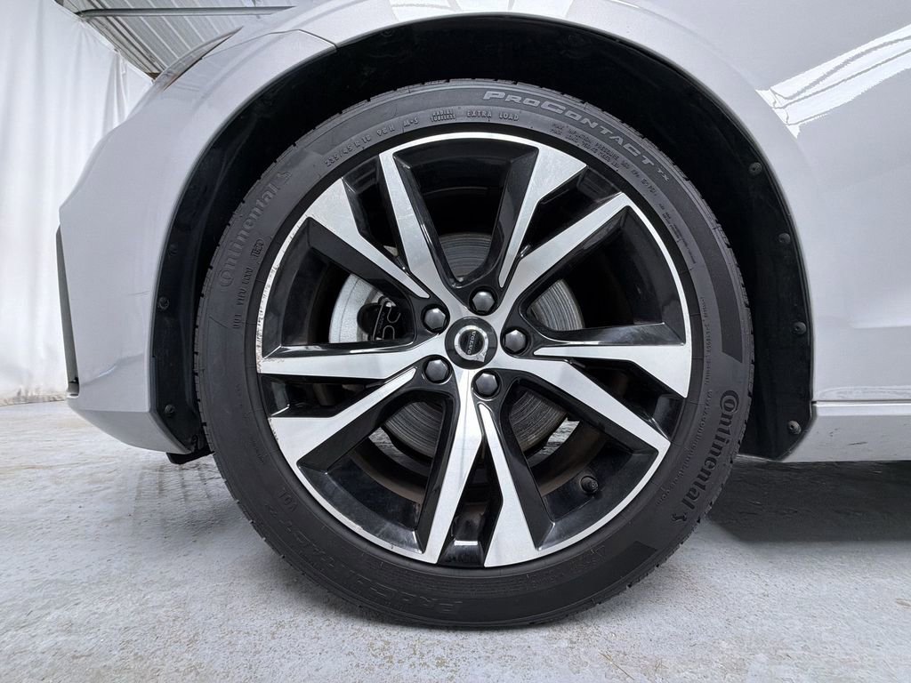 Used 2025 Volvo S60 B5 Core image 8