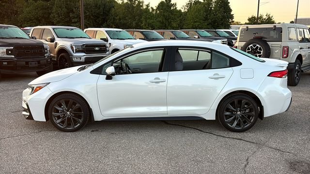 Used 2026 Toyota Corolla SE FWD image 4