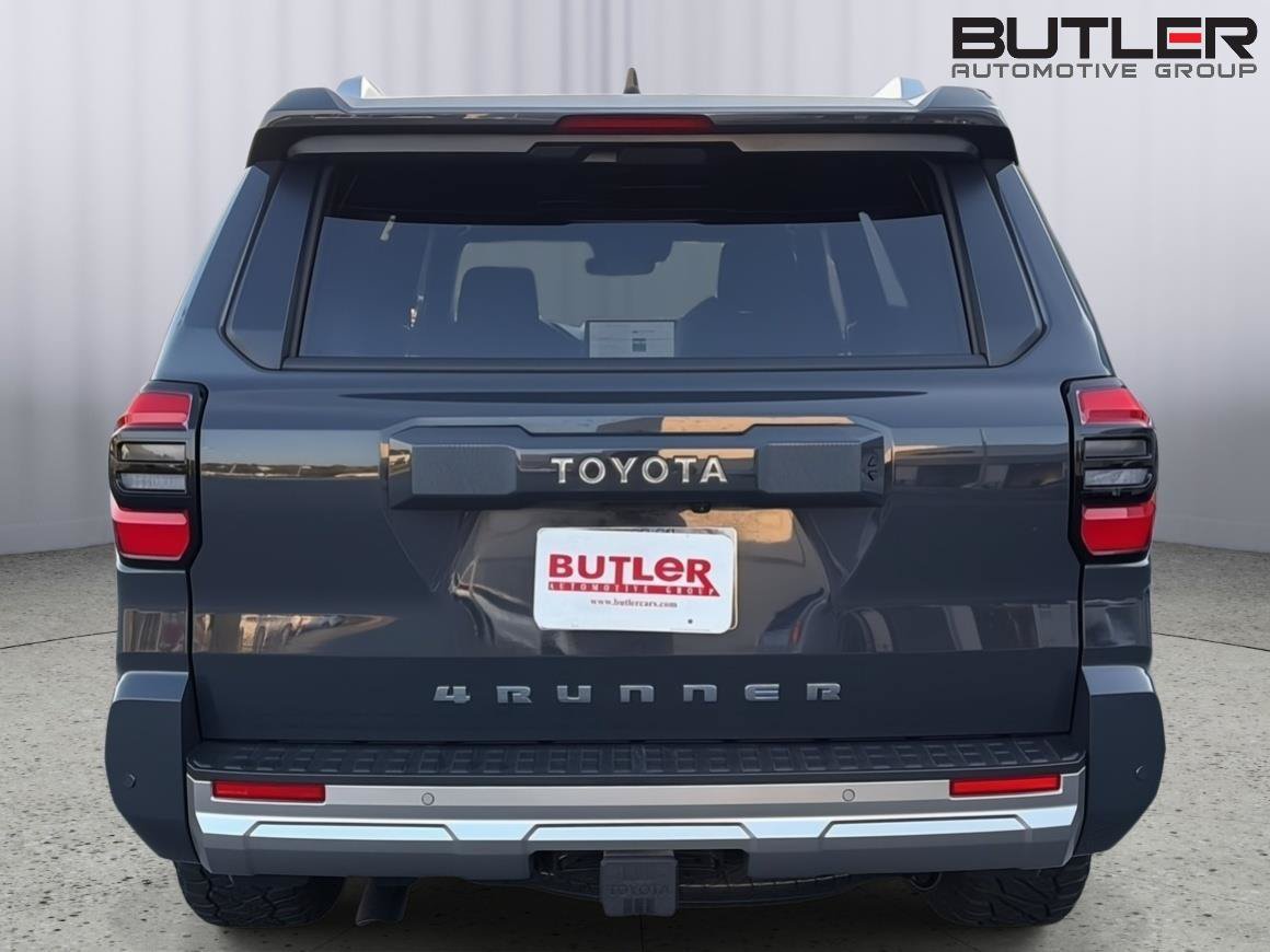 Used 2025 Toyota 4Runner Limited AWD/4WD image 5