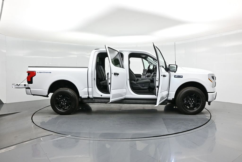 New 2025 Ford F150 Lightning XLT image 4