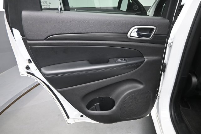 Used 2019 Jeep Grand Cherokee Altitude AWD/4WD image 13
