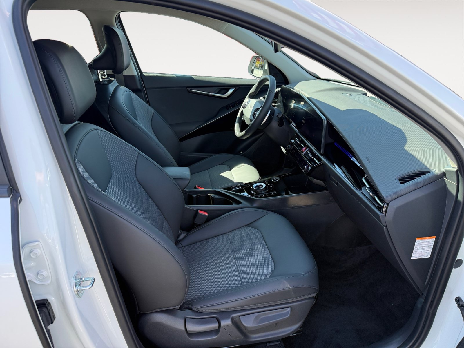 Used 2025 Kia Niro EX FWD image 19