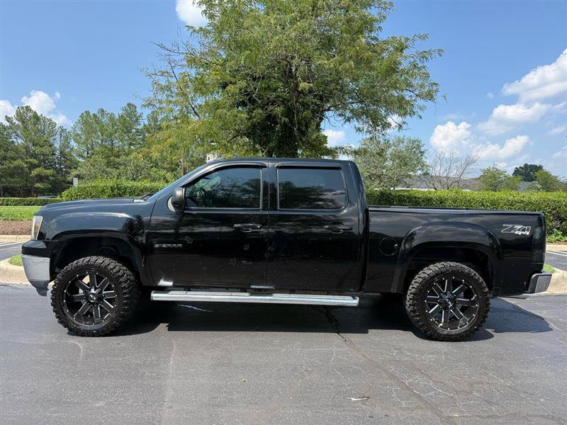 Used 2011 GMC Sierra 1500 SLE w/ All-Terrain Package AWD/4WD image 2