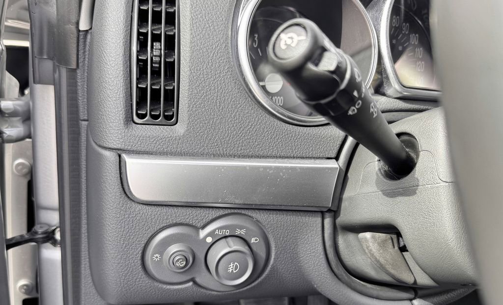 Used 2004 Chevrolet SSR Base w/ Preferred Equipment Group image 17