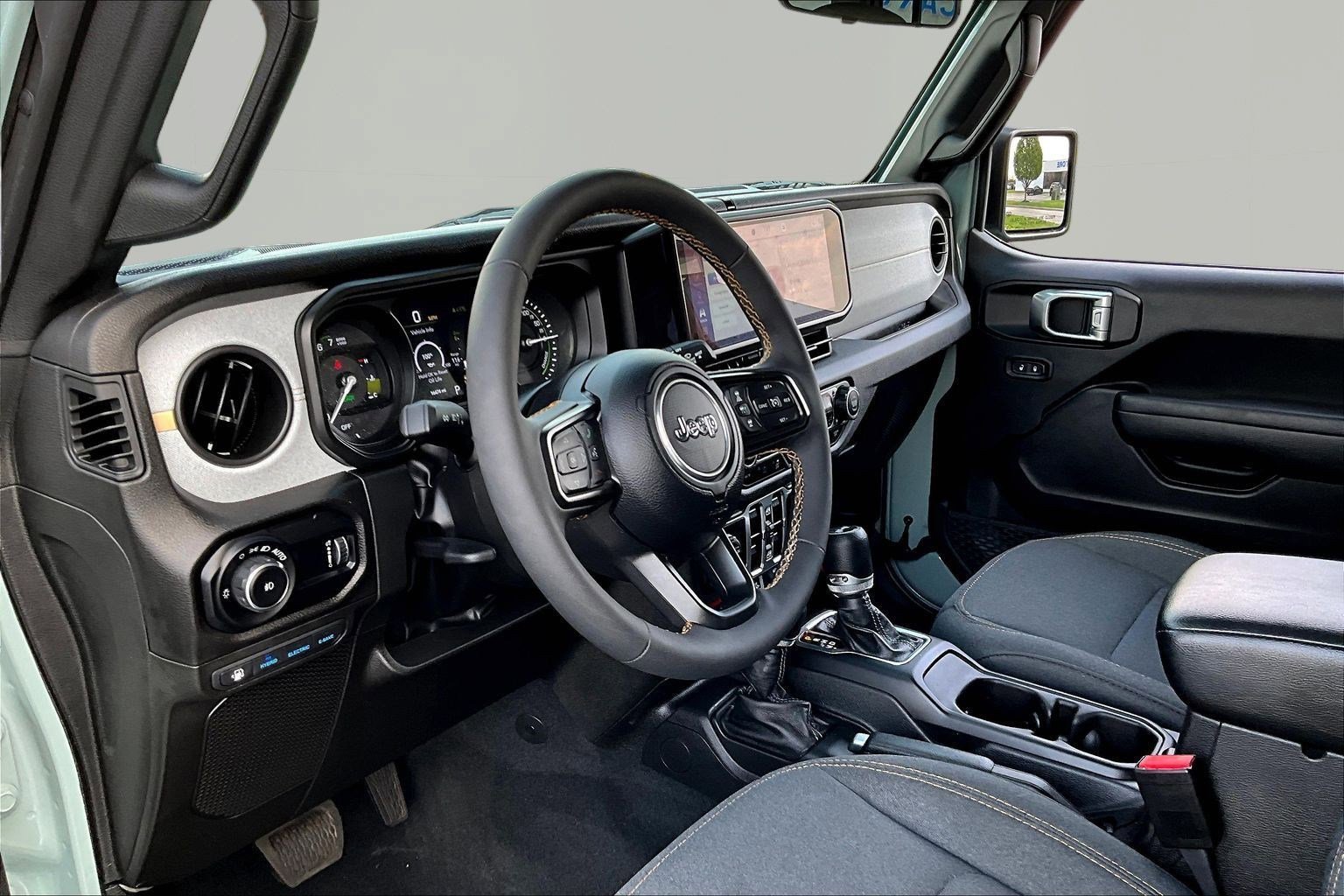Used 2024 Jeep Wrangler Willys AWD/4WD image 17