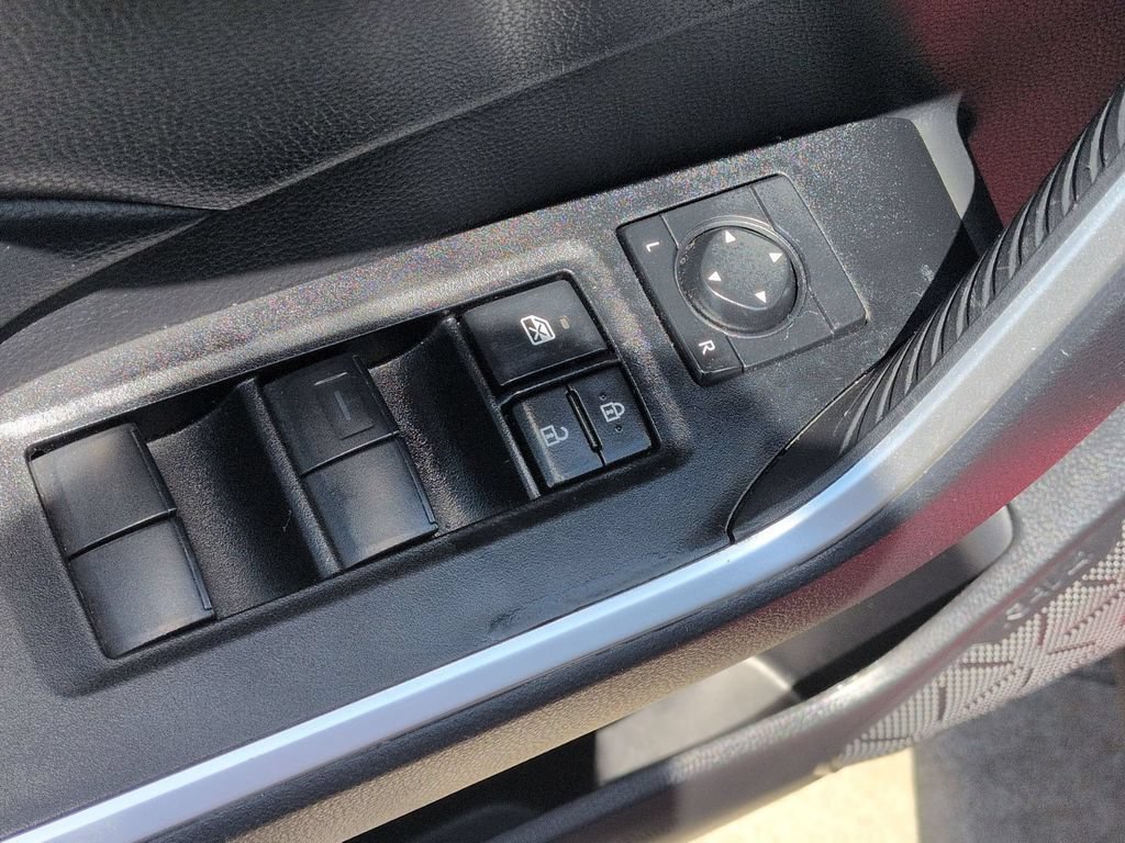 Used 2025 Toyota RAV4 LE AWD/4WD image 13
