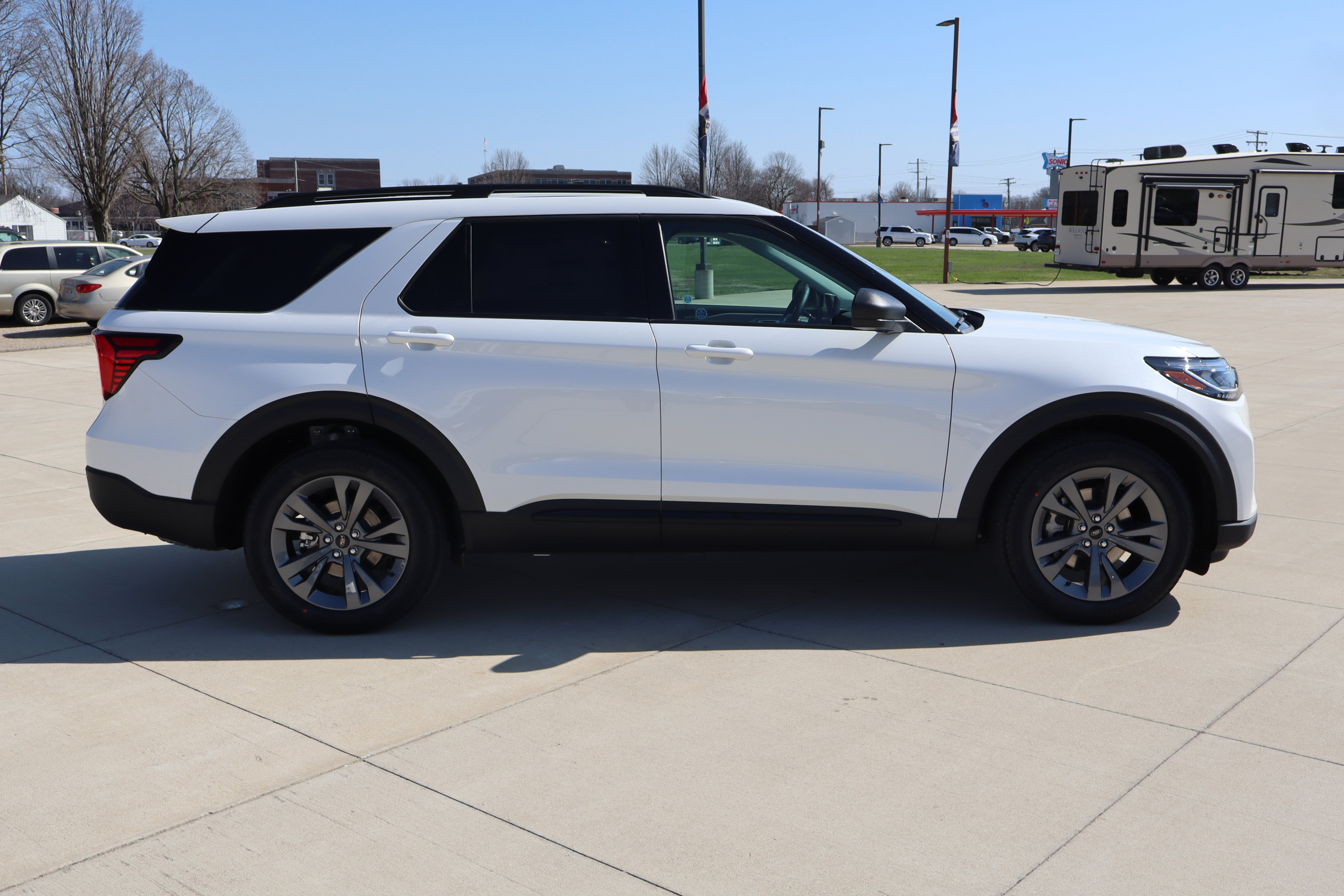 New 2026 Ford Explorer Active w/ Active Comfort Package AWD/4WD image 4