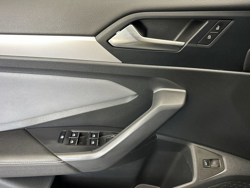 Used 2025 Volkswagen Jetta SE FWD image 10