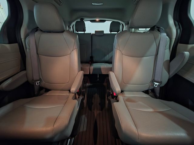 Used 2023 Toyota Sienna XLE FWD image 15