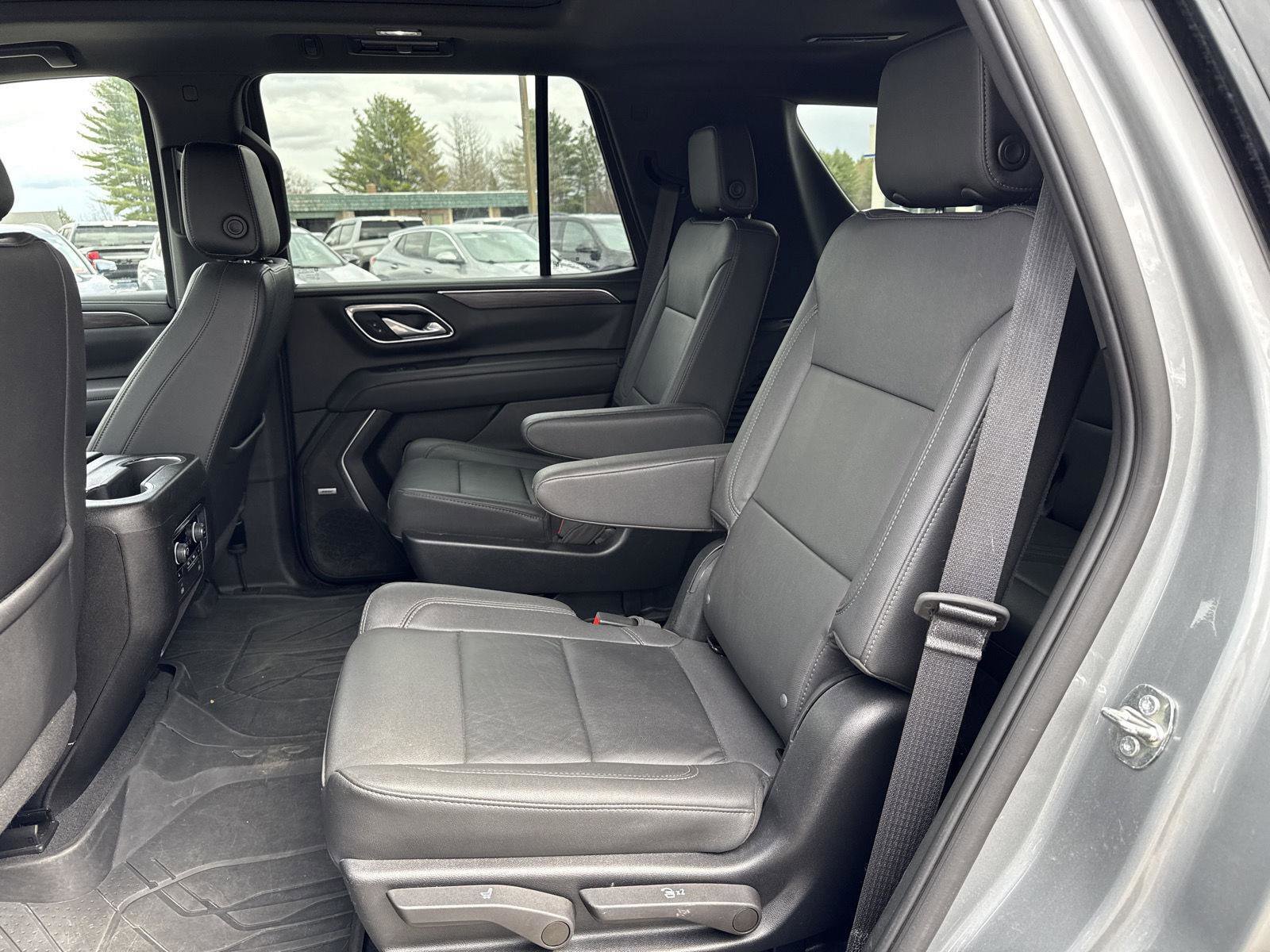 Used 2023 Chevrolet Tahoe Z71 w/ Luxury Package AWD/4WD image 12