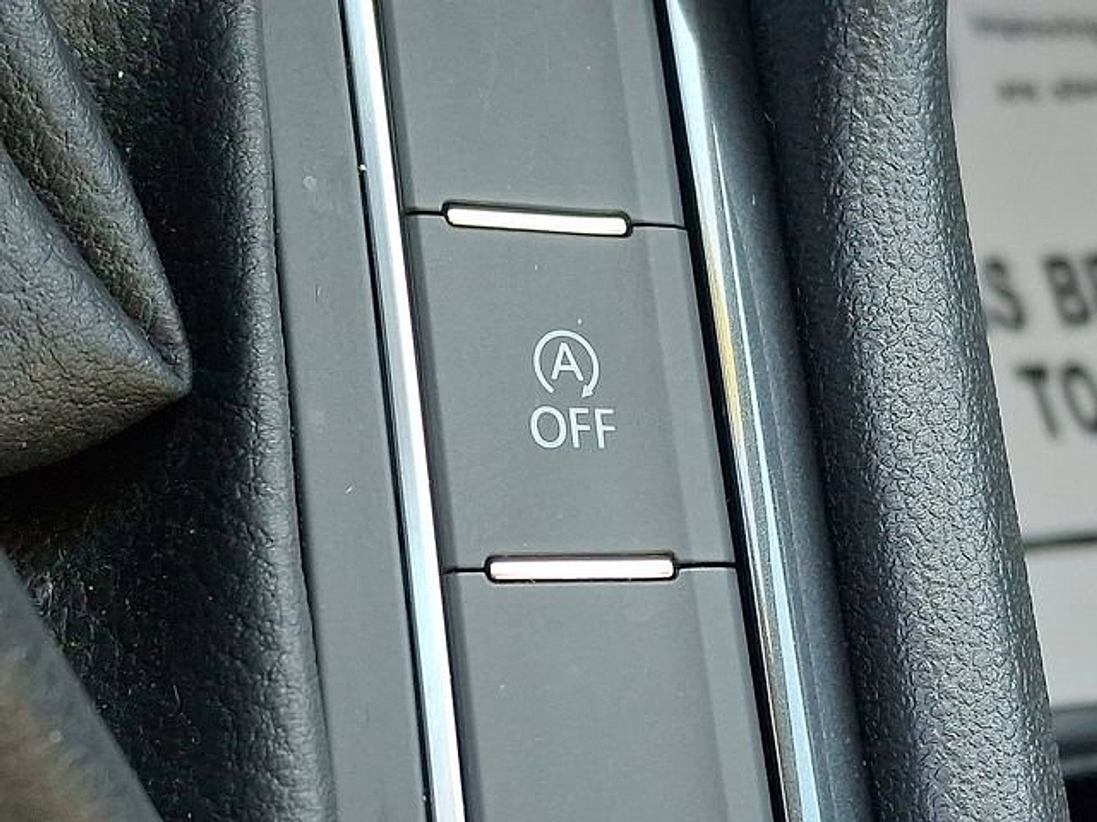 Used 2021 Volkswagen Tiguan SE w/ Panoramic Sunroof Package image 25