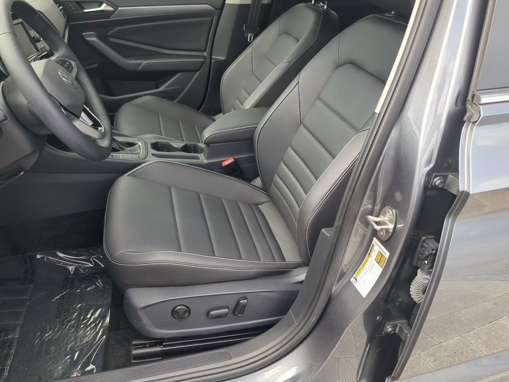Used 2024 Volkswagen Jetta SE w/ Panoramic Sunroof Package FWD image 20