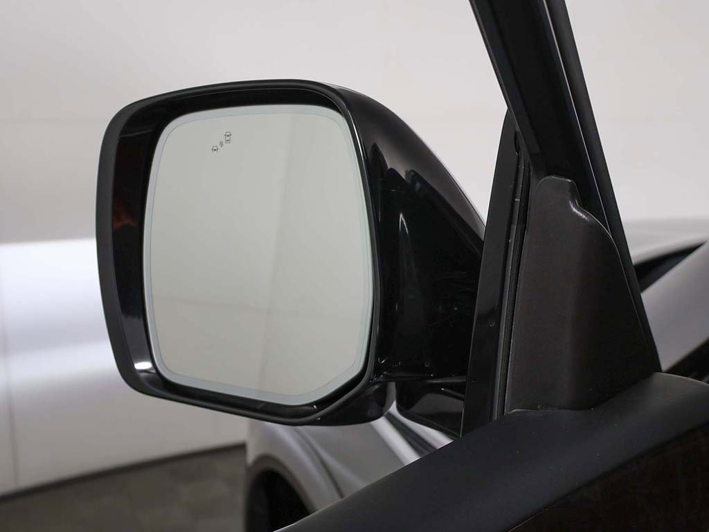 Used 2024 Nissan Armada Platinum image 28