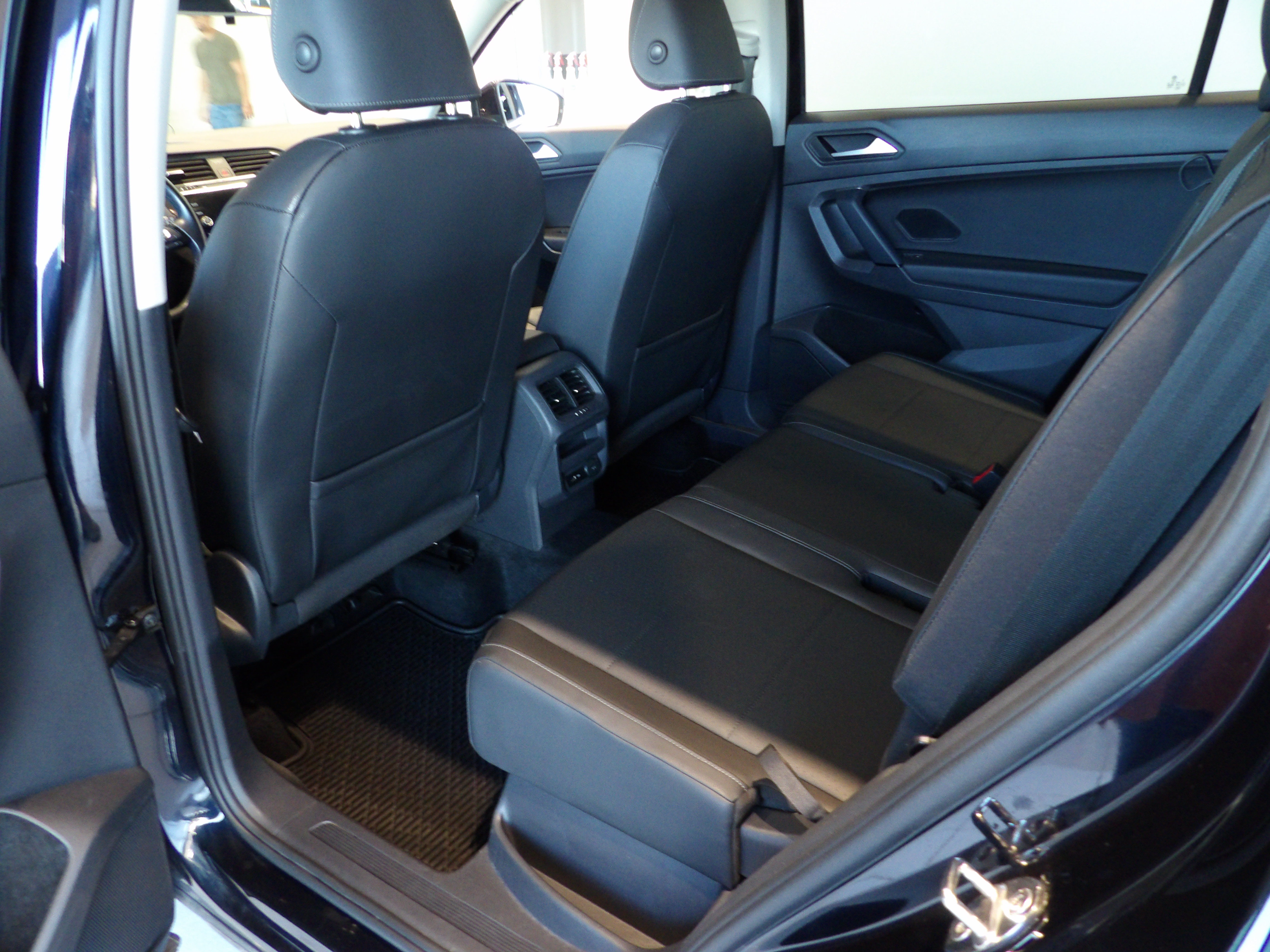 Used 2019 Volkswagen Tiguan SE AWD/4WD image 17