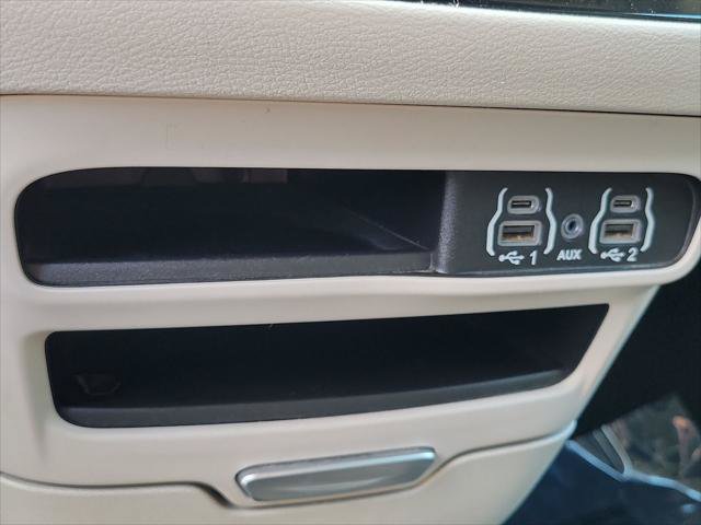 Certified 2024 Chrysler Pacifica Touring-L FWD image 13