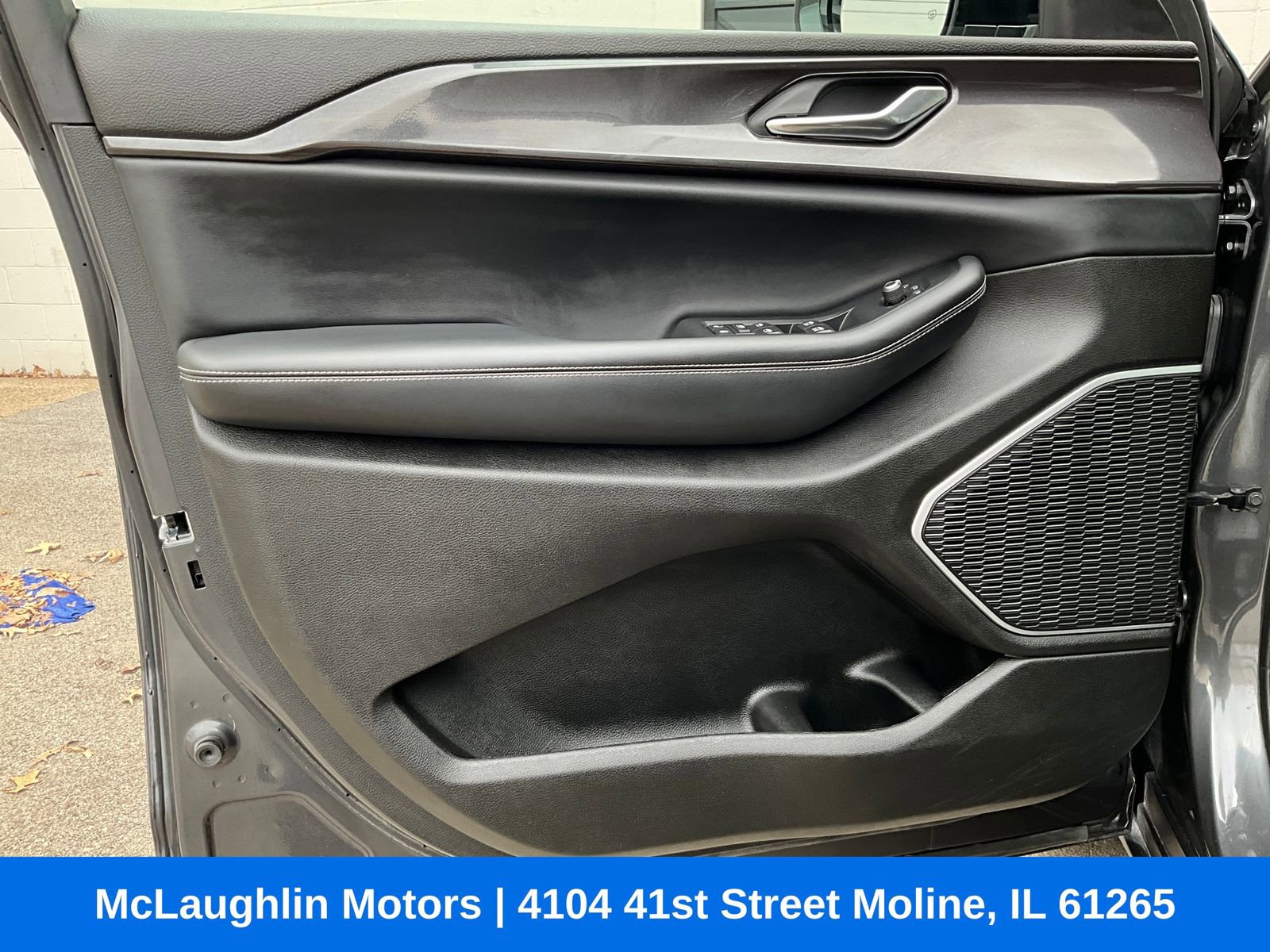 Used 2022 Jeep Grand Cherokee L Laredo AWD/4WD image 24