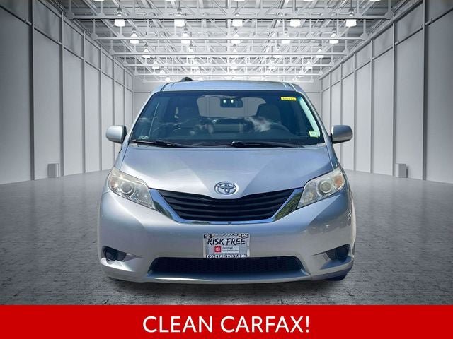 Used 2014 Toyota Sienna LE FWD image 2