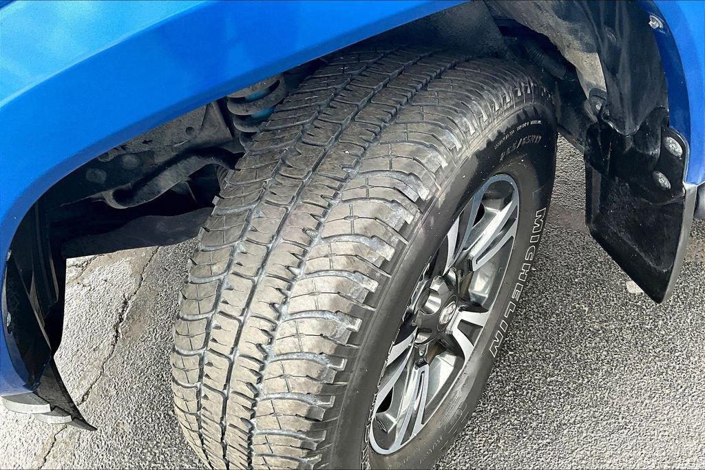 Used 2018 Toyota Tacoma TRD Sport w/ Technology Package image 37