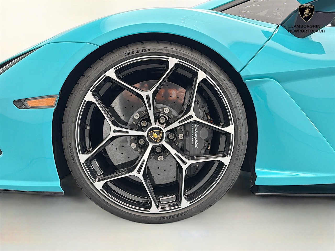 Used 2024 Lamborghini Revuelto AWD/4WD image 26