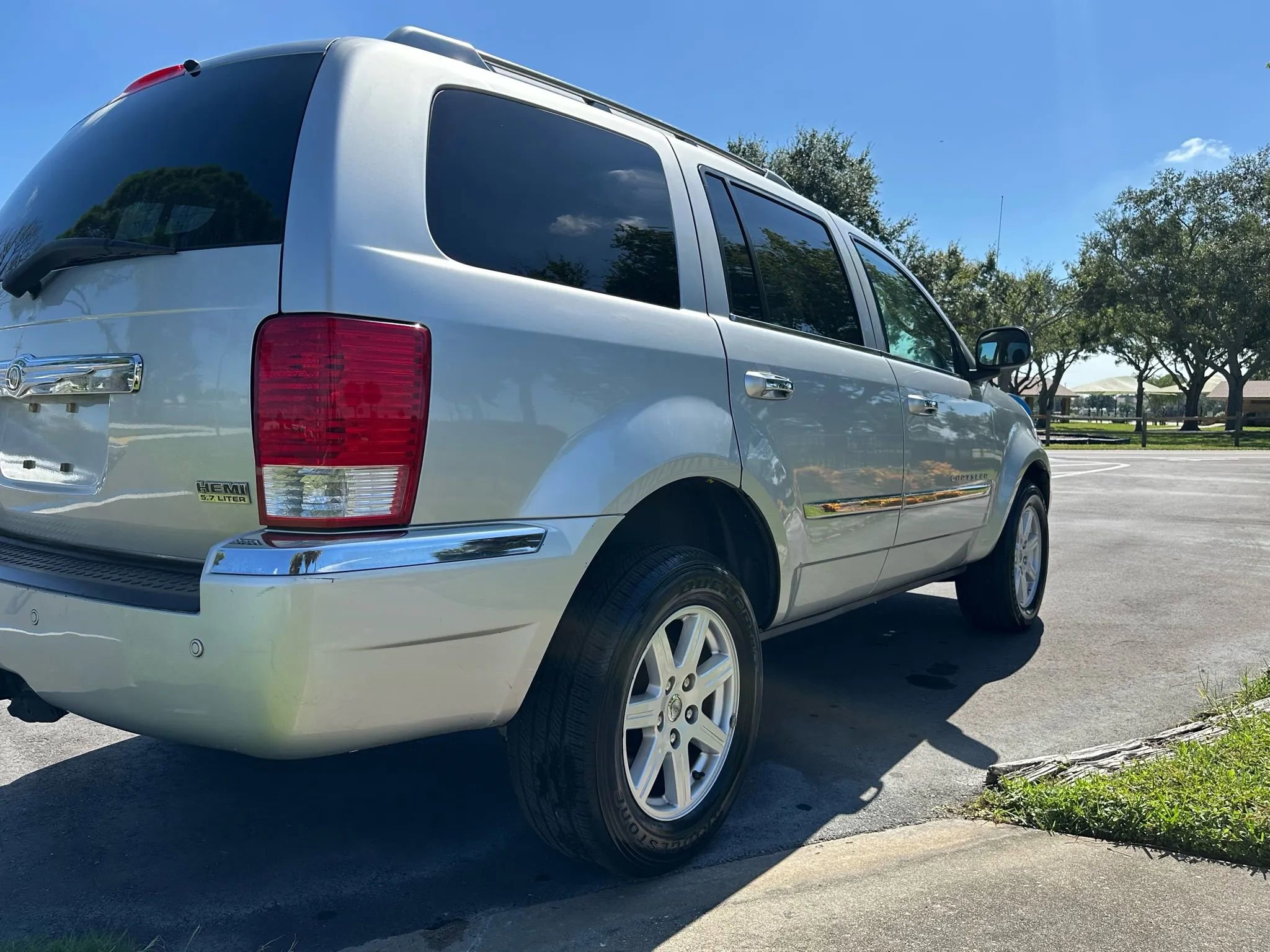 Used 2007 Chrysler Aspen Limited w/ PWR Convenience Group image 8