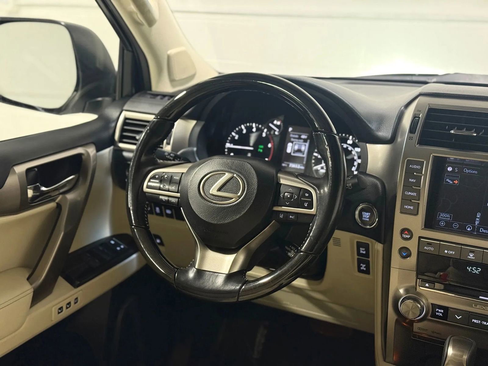 Used 2020 Lexus GX 460 Premium w/ Premium Package image 21