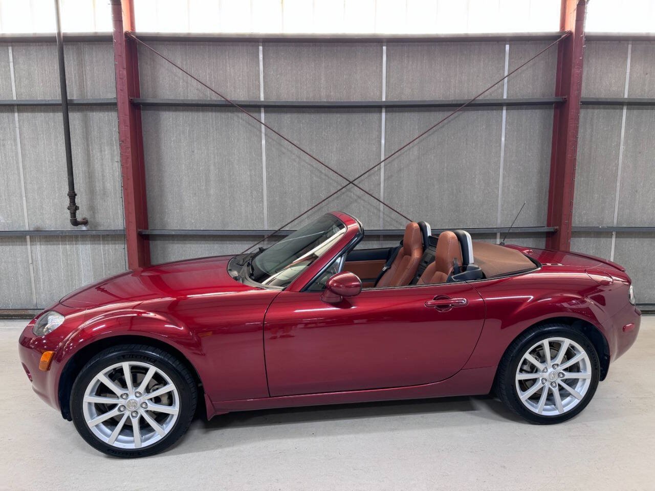 Used 2007 MAZDA MX-5 Miata Grand Touring w/ Premium Pkg RWD image 1